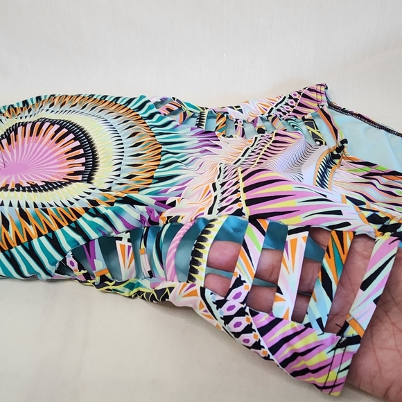 SOLD!!!!bar III Womens 1 Piece Colorful Geometric Swimsuit XL NWOT Resort. Beach - Picture 3 of 9